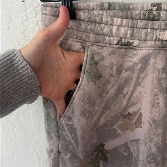 Abercrombie & Fitch Camo Jogger Sweatpants Kids 1/5/16 Women’s XS/S - Picture 3 of 8
